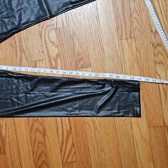 Glossy Black Leggings - Picture 5 of 6